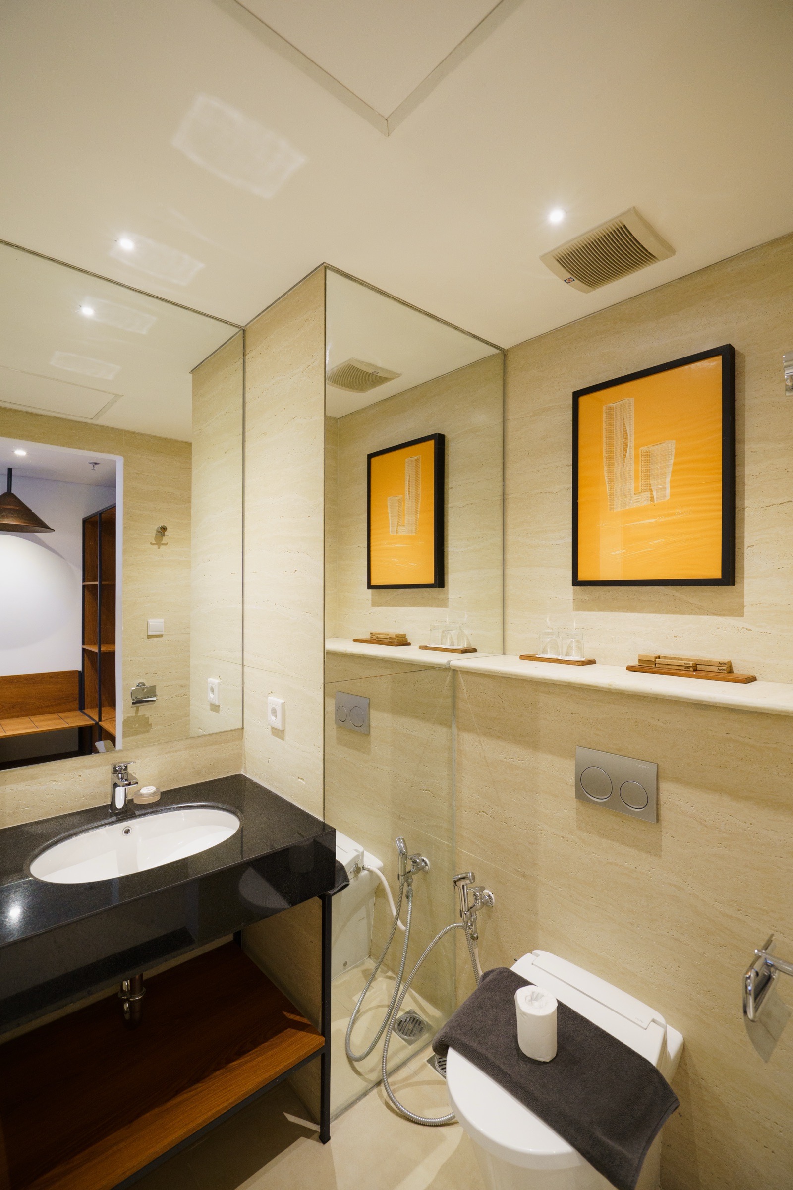 Suite at PULANG ke UTTARA — photo 6 of 6